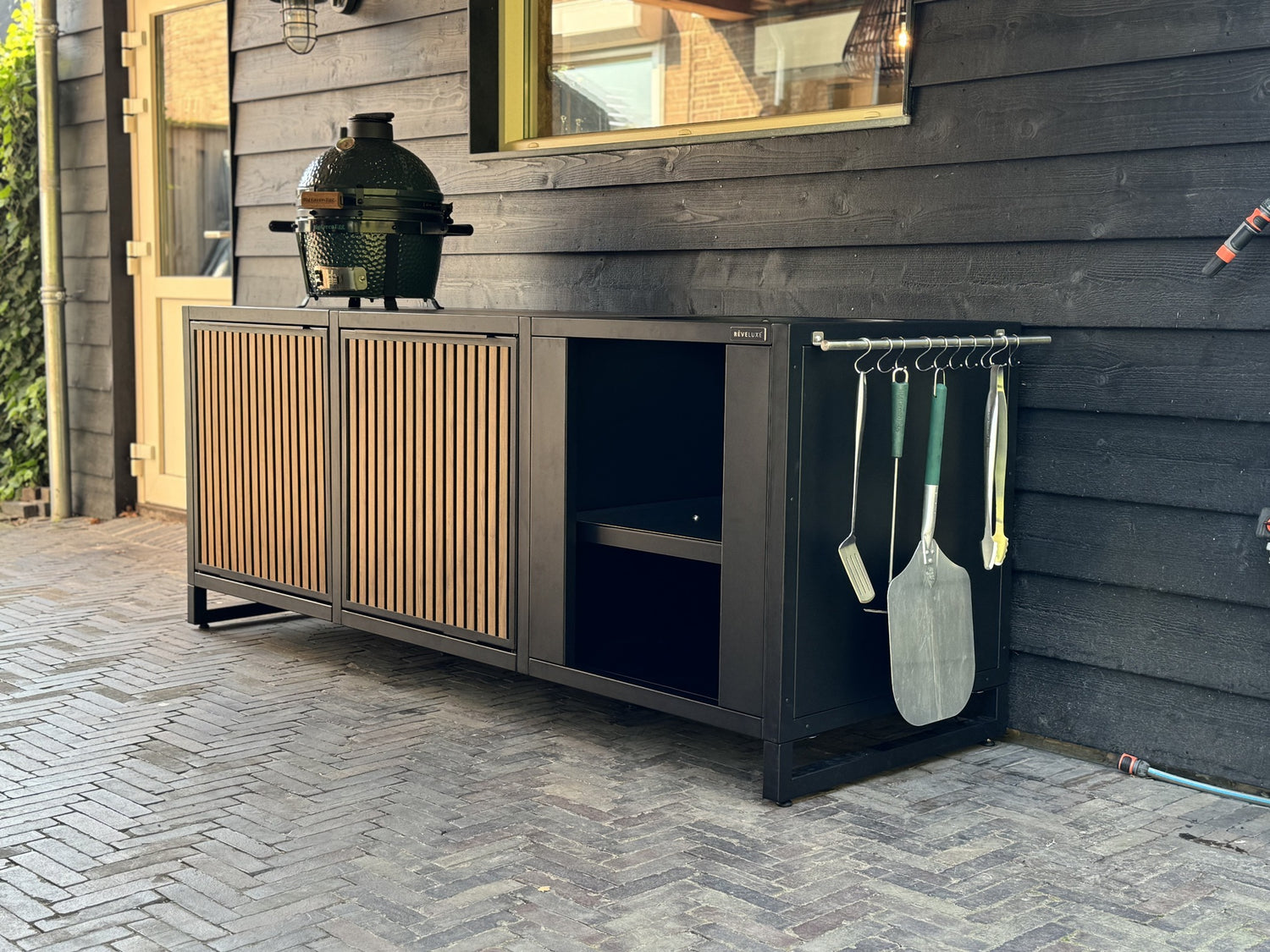 Luxe Rêveluxe Buitenkeuken met 2 Big Green Eggs in Groesbeek